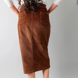 NUGGLES CORDUROY SKIRT: 31" Size M